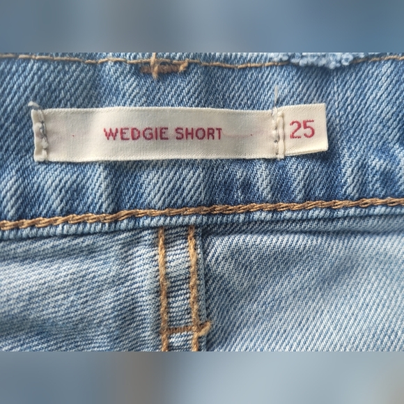 LEVI’S Wedgie Distressed Shorts Size 25 - Picture 3 of 5